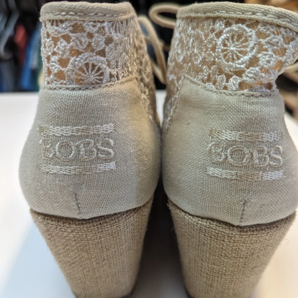 BOBS From Skechers High Note Rocket Wedges‎ with Crocheted Insert Size 10